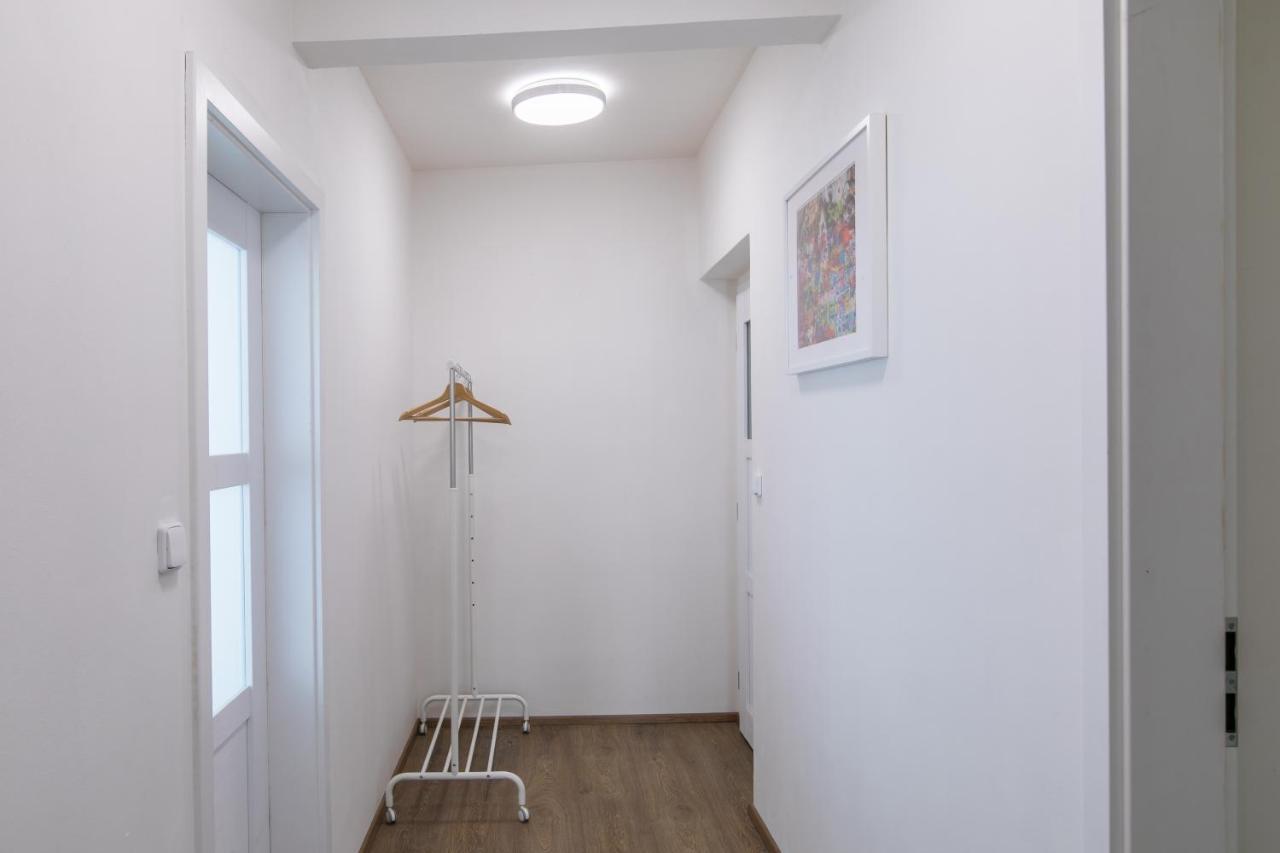 Cozy Apartment In Quiet Courtyard Near Charles Bridge Прага Экстерьер фото