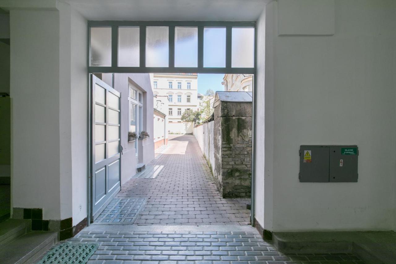 Cozy Apartment In Quiet Courtyard Near Charles Bridge Прага Экстерьер фото